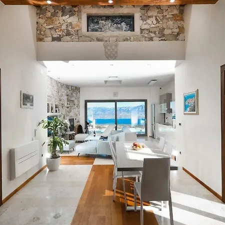 Dol Hills Estate *